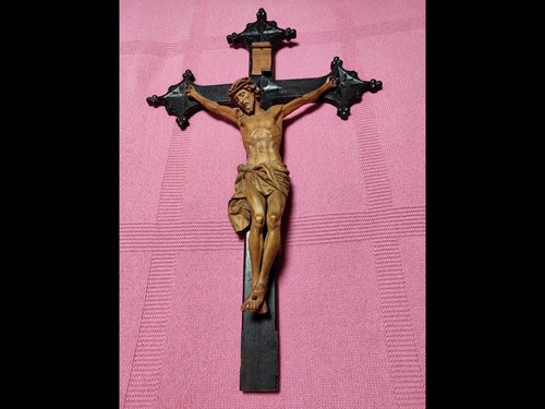 Kruzifix aus holz mit - kruzifix,