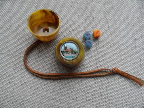 Würfelbecher tonne mit - würfelbecher,
