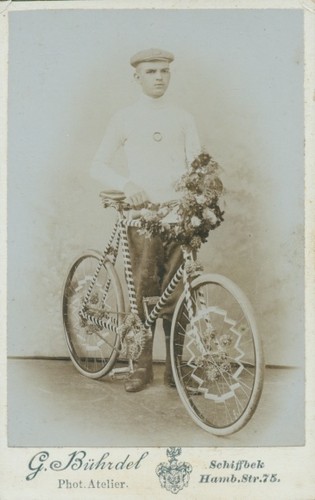 Foto mann mit - einem, fahrrad
