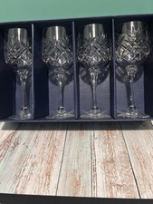 ATEMBERAUBENDES SET MIT 4