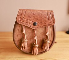 Khakibraunes Schweinehaut Sporran mit passender Sporrankette ✅