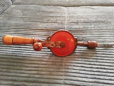 Antiker, alter Zimmermann Handbohrer / Handbohrmaschine mit Bohrerfach im Griff