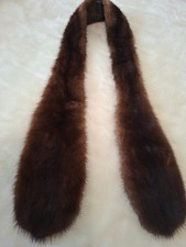 Fellkragen braun mit Einsteck-Schlaufe auf der Rückseite