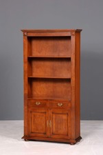 Stilvolles Regal im Antik Stil