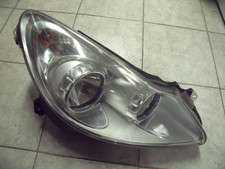 Rechter Frontscheinwerfer