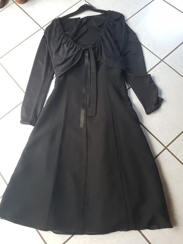 Schwarzes trägerkleid mit - trägerkleid,