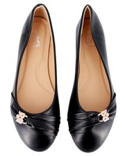 SCHWARZE BALLETTSCHUHE AUS