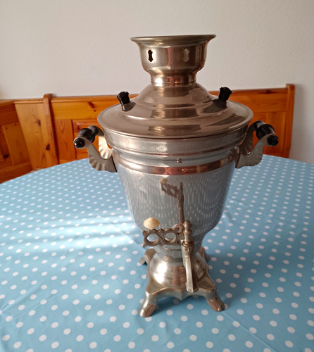 Elektrischer samowar aus - elektrischer,