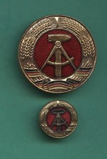 Abzeichen 5 Jahre DDR + Mini, Emailliert