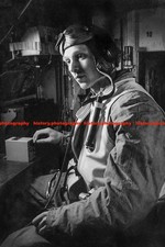 F028185 Deutscher Funker sendet im Aufklärungsflugzeug Ortung Alli