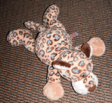 Nici Leopard liegend
