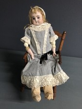 Antike unbekannte Brustblattpuppe zum Herrichten