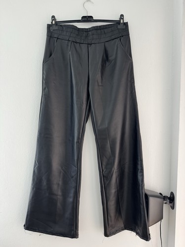 Schwarze kunstlederhose wide - schwarze,