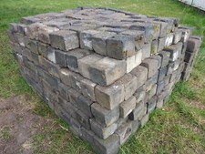 Schwarze Pflastersteine - Gebraucht