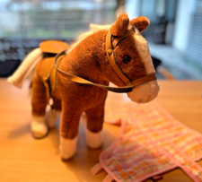 Götz Pferd 28cm Springturniersieger f Stehpuppen XS XL mit Picknick-/Wärmedecken