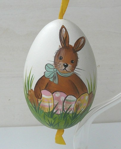 Gänseei hase auf wiese von - gänseei,