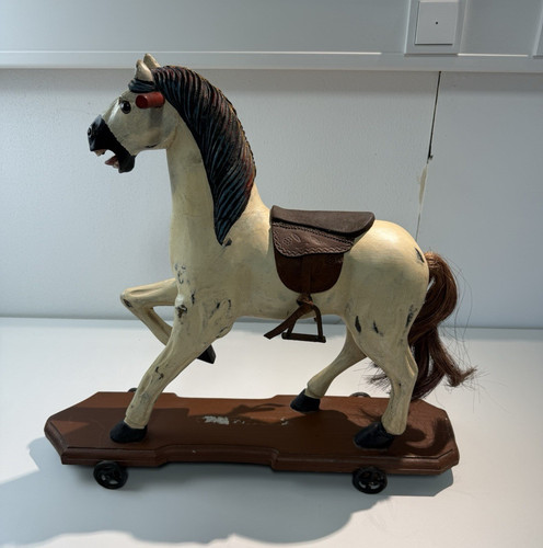 Holz pferd auf - holz-pferd,