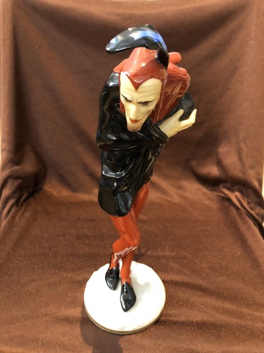 Mephisto verbeugt sich