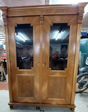 Antiker Vitrinenschrank aus