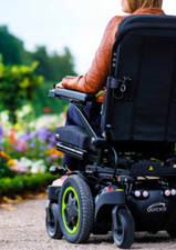 Q 400 M Elektrorollstuhl 10km/h wendig elektrischer Rollstuhl Mittelradantrieb 