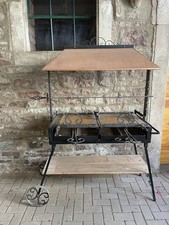 Grillwagen aus Stahl mit 2 Feuerstellen, gemäß Fotos, und Dunstabzughaube