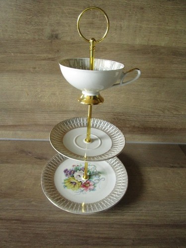 Etagere aus sammeltassen - aus,
