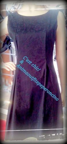Schwarzes damast kleid - schwarzes,