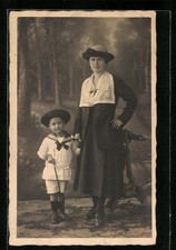 Foto-AK Mutter mit Söhnchen im Matrosenanzug 1921 