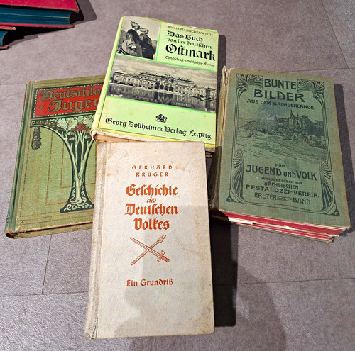Verschiedene alte bücher - alte,