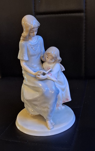 Porzellanfigur mutter kind - &,