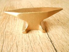 Kleiner Amboss Stahl Goldschmied Uhrmacher Briefbeschwerer goldlackiert 9x3,7 cm