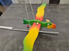 Holzspielzeug,  Mobileholz, Papagei, Hängender Holzpapagei in Bunt ca. 70x40x12 