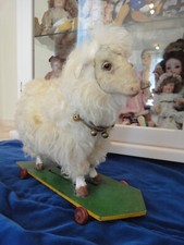 Ein antikes Spielzeug Schaf