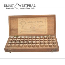 Antikes Schraubensortiment im