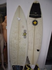 2 Surfbretter, eines von fatum weiß sowie 1x Diid Surfbrett, Surfboard