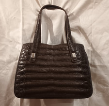 Omas Handtasche olivgrün