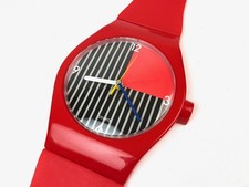 Seltene postmoderne 80er rote XL Memphis Age Wanduhr in Armbanduhrenform 