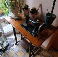 Adler Nähmaschine Nähtisch Antik