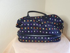 kleine Reisetasche schwarz mit bunten Punkten  viele Teile dabei 39x20x27 cm