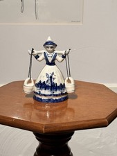 Delfter Porzellan, Handarbeit, Mädchen mit Wassereimern, Sammlerstück