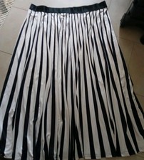 Gr. 48 50 - Rock weiss m. schwarzen Streifen, Gummizugbund schwarz