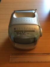 Tragbarer Schwarz-Weiss Fernseher mit Radio, Bildröhre 14cm Durchmesser