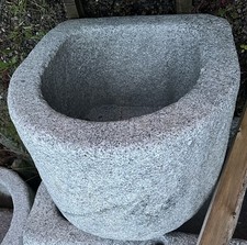 Granitgrander Brunnen Wasser