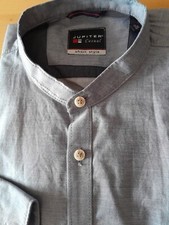 Modisches Herren-Langarmhemd, Gr.M hellblau Stehkragen, Brusttasche, short style