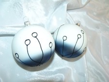 Traumhafte Christbaumkugeln Inge Glas Kugeln weiß moderne Bemalung 2 Stück  8 cm