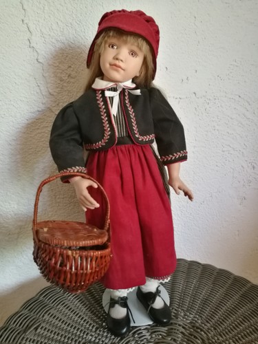 Künstlerpuppe red riding hood - red,