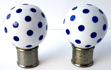 2 Porzellan- Griffe /