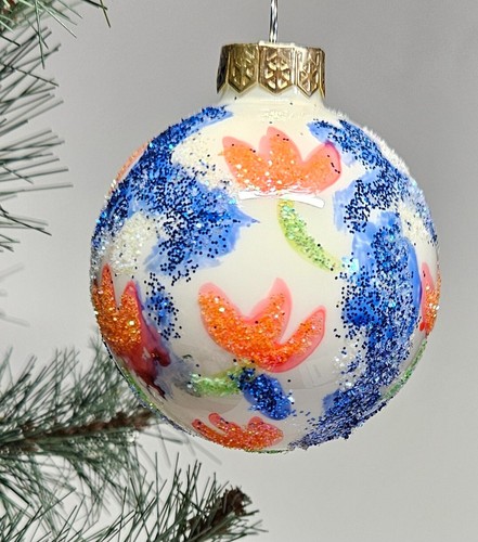Christmas ball glass hand