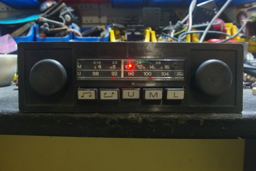 Oldtimer ford autoradio - m, 32