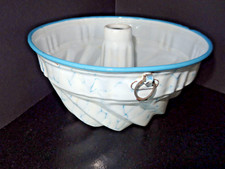 große Gugelhupfform emailliert H:13cm D:24cm mit Öse zur Wandaufhängung